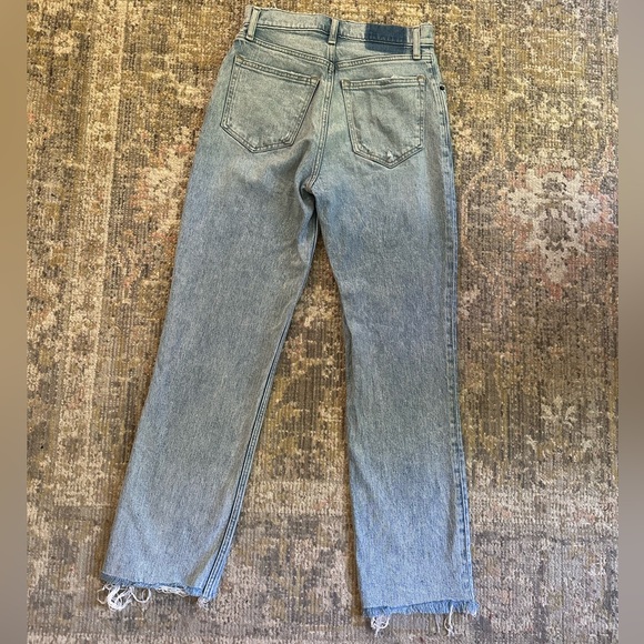 Abercrombie & Fitch Ultra High Rise 90s Straight Jean Raw Hem Size 2 - Picture 9 of 12